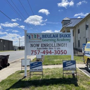 Freestanding school signs from DeSigns, Inc.