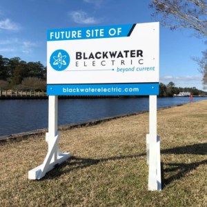 Freestanding jobsite signs and signage from DeSigns, Inc.