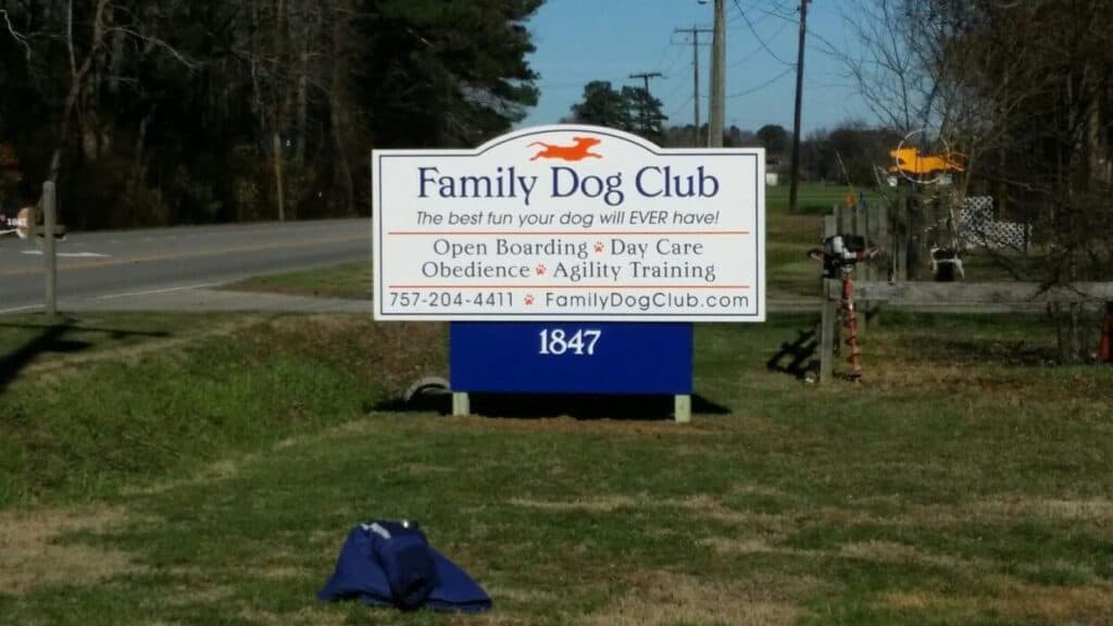 Logo design and exterior signage for Family Dog Club