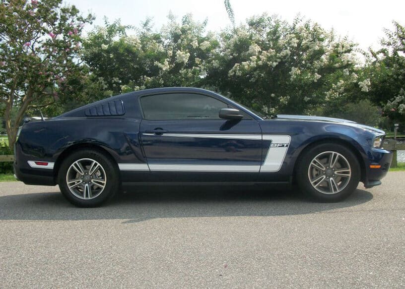 Sports car graphics on Mustang